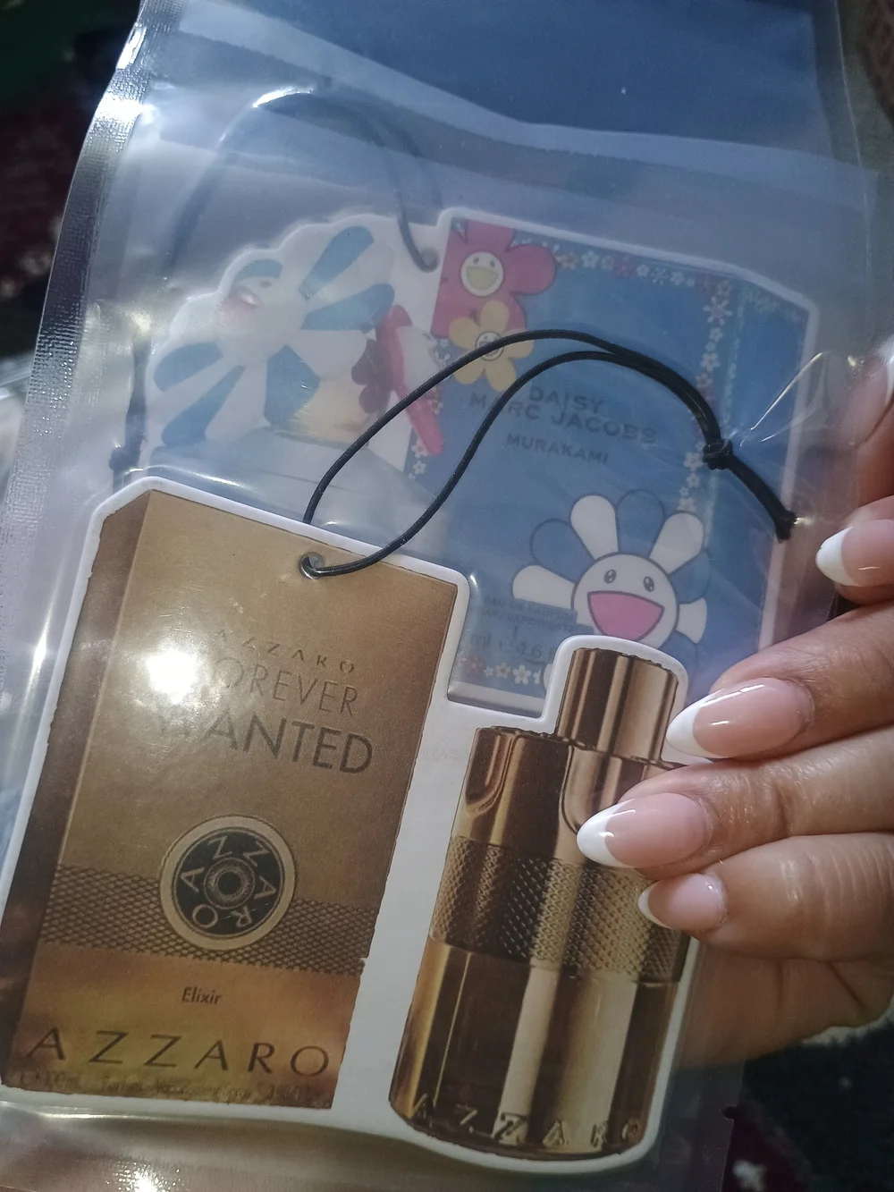 Marc Jacobs Daisy Murakami Air Freshener Set in Blue & White with Gold Accents - Picture 3 of 3